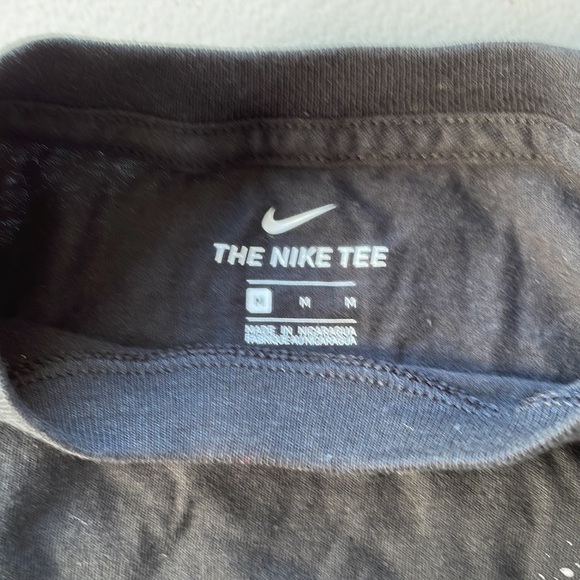 New Nike Boys Tshirt Size M. BQ5985-010 - Picture 3 of 4